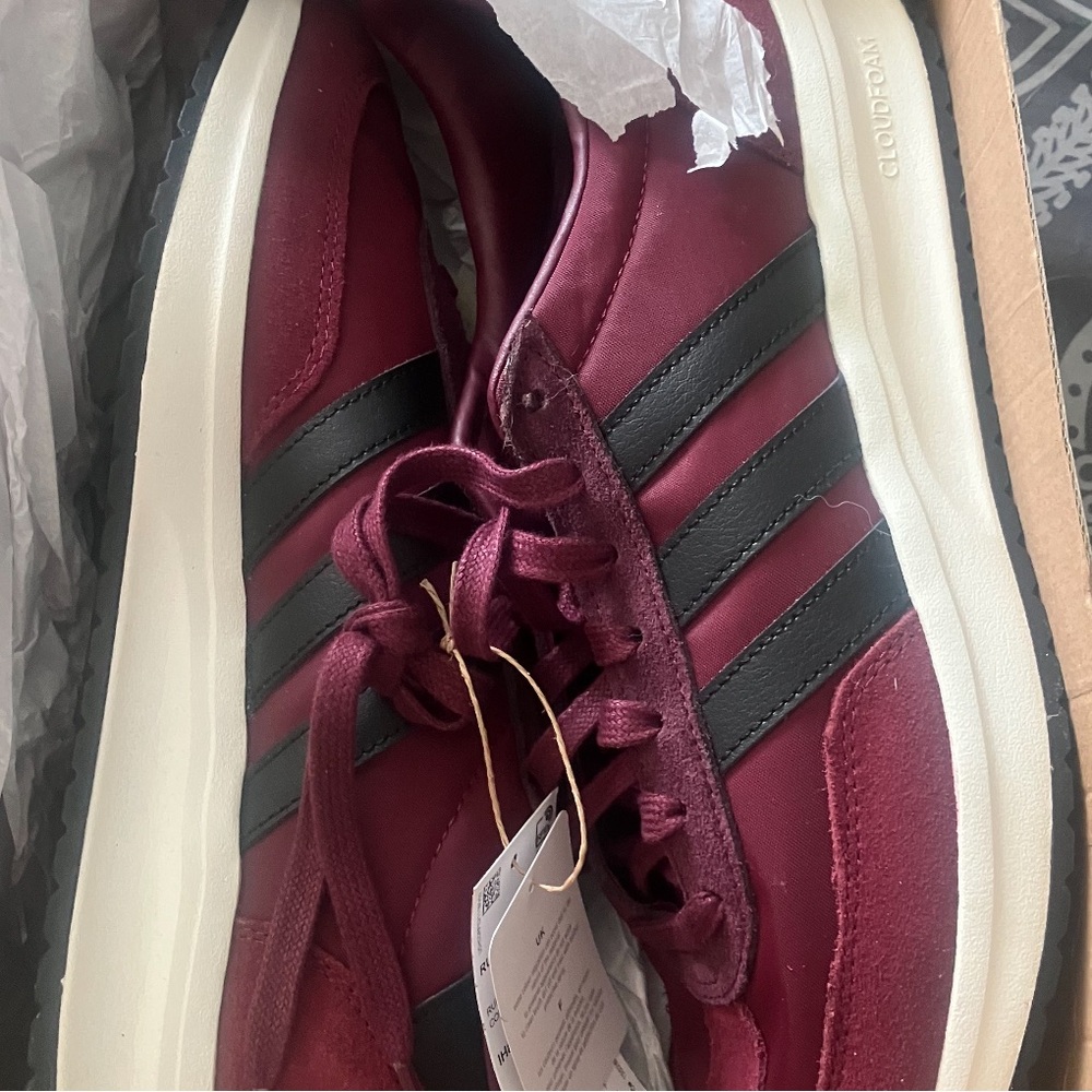 Adidas Cloudfoam memory foam running shoes burgundy 👟